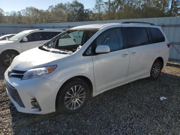 5TDYZ3DC2JS954973 2018 TOYOTA SIENNA - Image 1