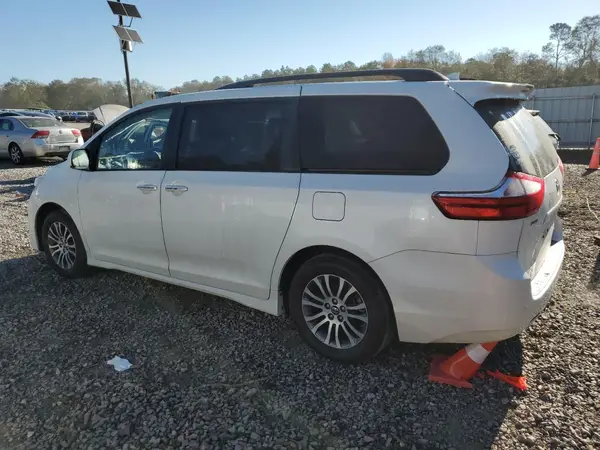 5TDYZ3DC2JS954973 2018 TOYOTA SIENNA - Image 2