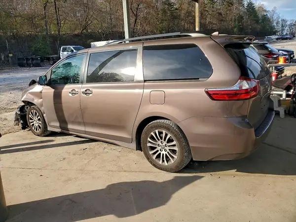 5TDYZ3DC2JS955184 2018 TOYOTA SIENNA - Image 2