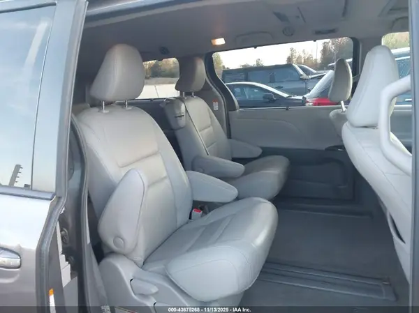 5TDYZ3DC2JS957419 2018 TOYOTA SIENNA - Image 8