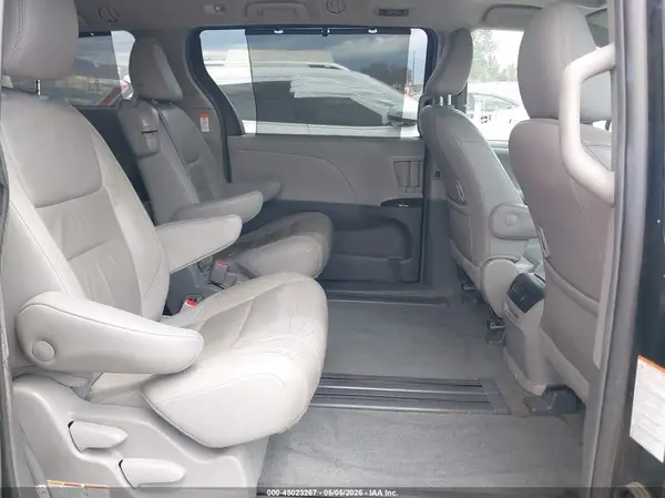 5TDYZ3DC2JS960305 2018 TOYOTA SIENNA - Image 8