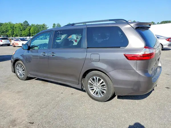 5TDYZ3DC2JS960353 2018 TOYOTA SIENNA - Image 2
