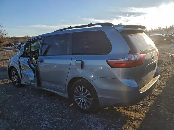 5TDYZ3DC2KS002346 2019 TOYOTA SIENNA - Image 2