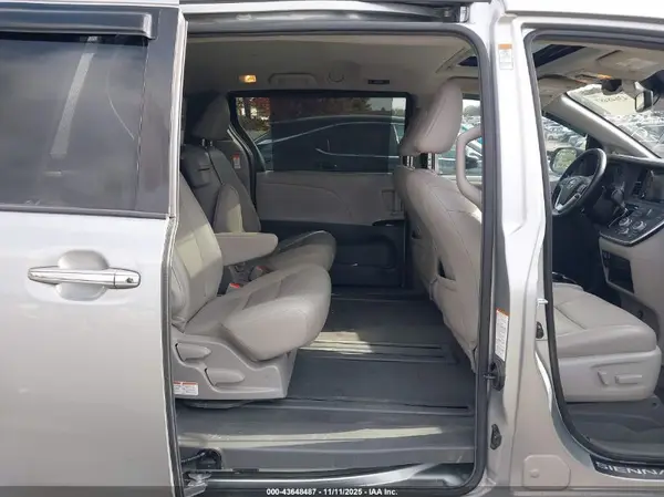 5TDYZ3DC2KS003304 2019 TOYOTA SIENNA - Image 8