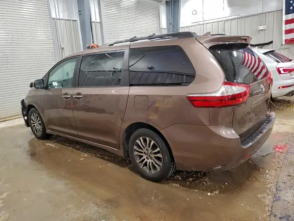 5TDYZ3DC2KS004680 2019 TOYOTA SIENNA - Image 2