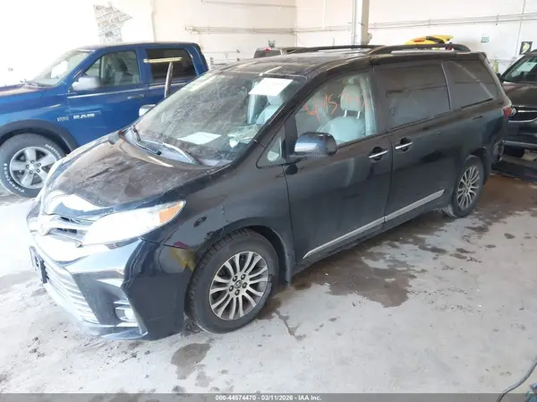 5TDYZ3DC2KS006610 2019 TOYOTA SIENNA - Image 2