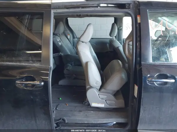 5TDYZ3DC2KS006610 2019 TOYOTA SIENNA - Image 8