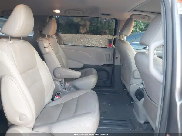 5TDYZ3DC2KS008065 2019 TOYOTA SIENNA - Image 8
