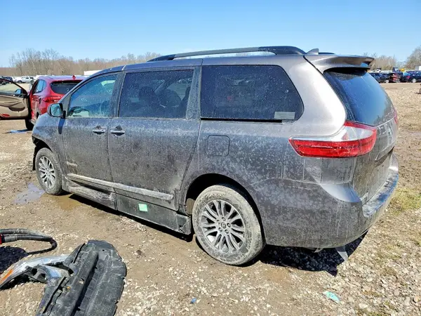 5TDYZ3DC2KS009412 2019 TOYOTA SIENNA - Image 2