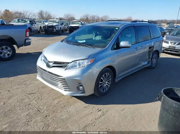5TDYZ3DC2KS011290 2019 TOYOTA SIENNA - Image 2