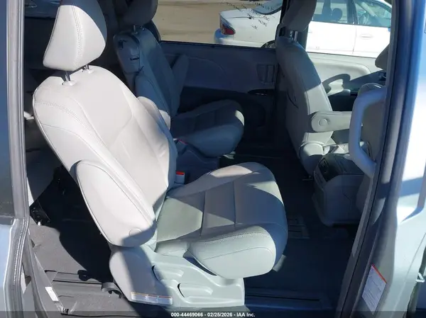5TDYZ3DC2KS011290 2019 TOYOTA SIENNA - Image 8