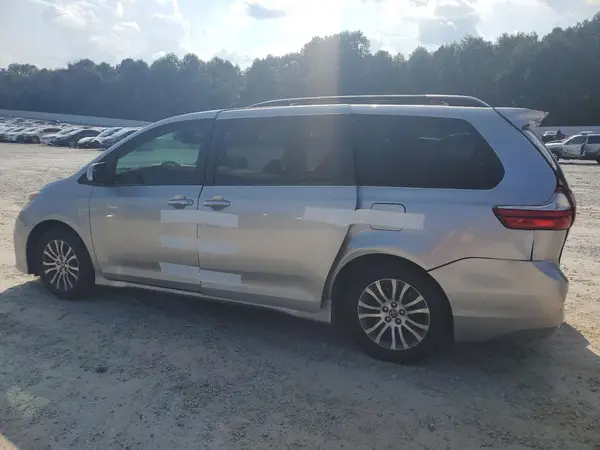 5TDYZ3DC2KS014609 2019 TOYOTA SIENNA - Image 2