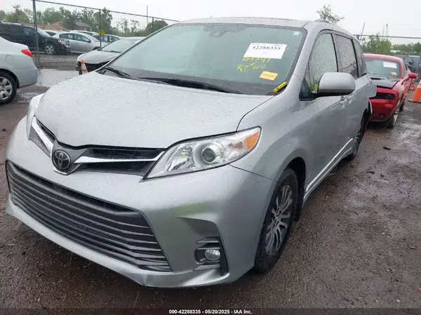 5TDYZ3DC2KS018742 2019 TOYOTA SIENNA - Image 2