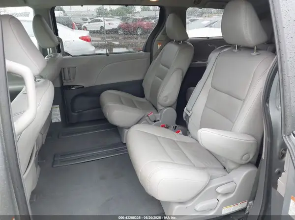 5TDYZ3DC2KS018742 2019 TOYOTA SIENNA - Image 8