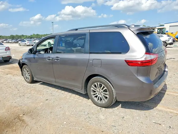 5TDYZ3DC2KS02094 2019 TOYOTA SIENNA - Image 2
