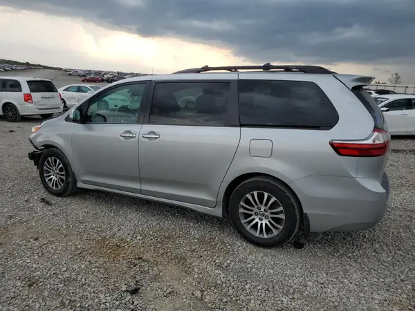 5TDYZ3DC2KS967546 2019 TOYOTA SIENNA - Image 2