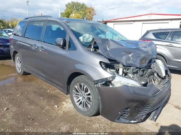 5TDYZ3DC2KS973427 2019 TOYOTA SIENNA - Image 1