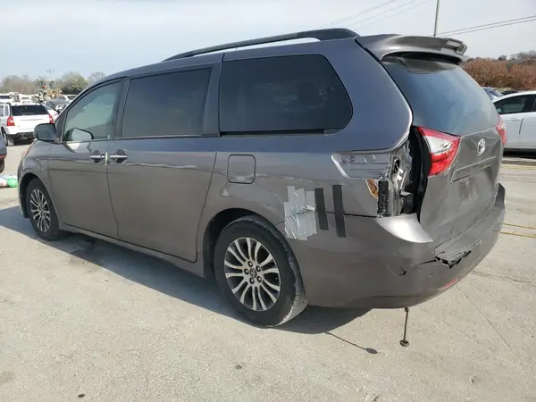 5TDYZ3DC2KS973573 2019 TOYOTA SIENNA - Image 2