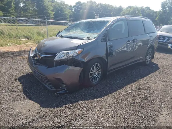 5TDYZ3DC2KS974285 2019 TOYOTA SIENNA - Image 2