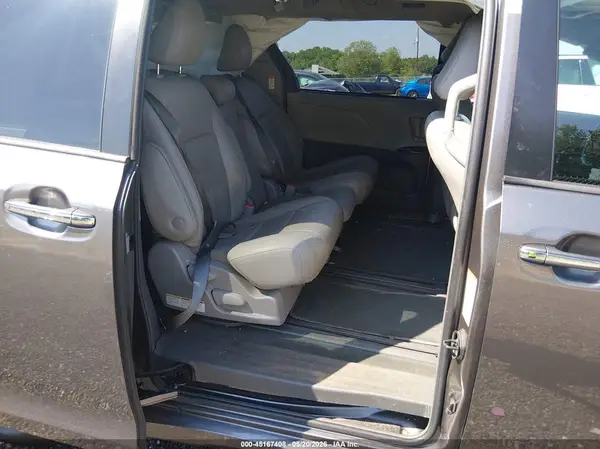 5TDYZ3DC2KS974285 2019 TOYOTA SIENNA - Image 8