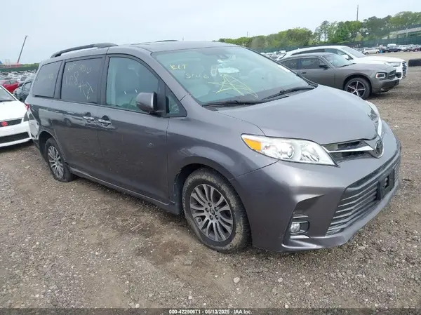 5TDYZ3DC2KS976344 2019 TOYOTA SIENNA - Image 1
