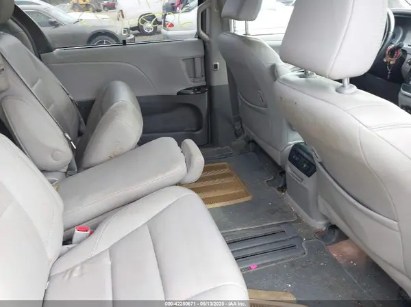 5TDYZ3DC2KS976344 2019 TOYOTA SIENNA - Image 8