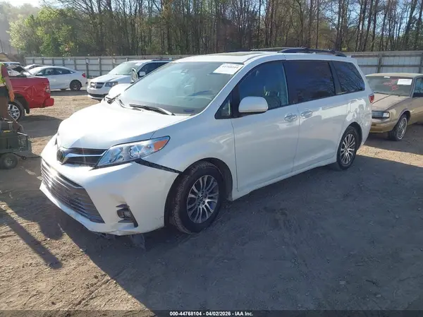 5TDYZ3DC2KS976862 2019 TOYOTA SIENNA - Image 2
