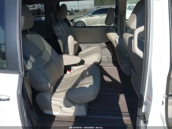 5TDYZ3DC2KS976862 2019 TOYOTA SIENNA - Image 8