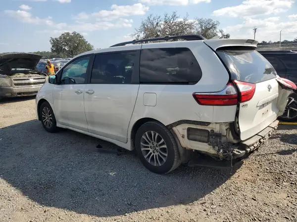 5TDYZ3DC2KS977445 2019 TOYOTA SIENNA - Image 2