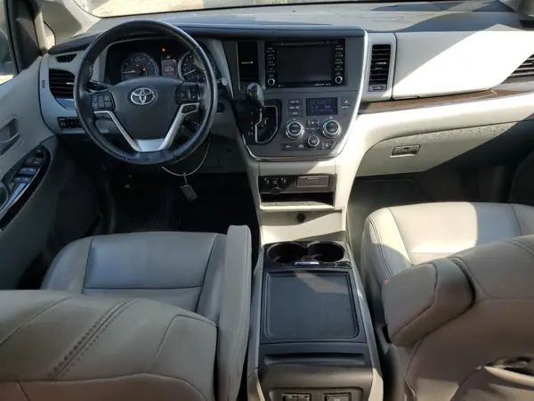 5TDYZ3DC2KS977445 2019 TOYOTA SIENNA - Image 8