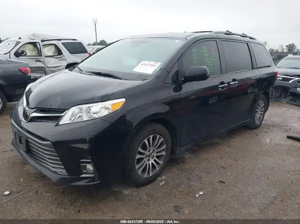 5TDYZ3DC2KS977512 2019 TOYOTA SIENNA - Image 2