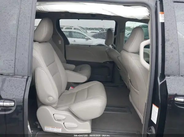 5TDYZ3DC2KS977512 2019 TOYOTA SIENNA - Image 8