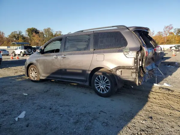 5TDYZ3DC2KS980913 2019 TOYOTA SIENNA - Image 2
