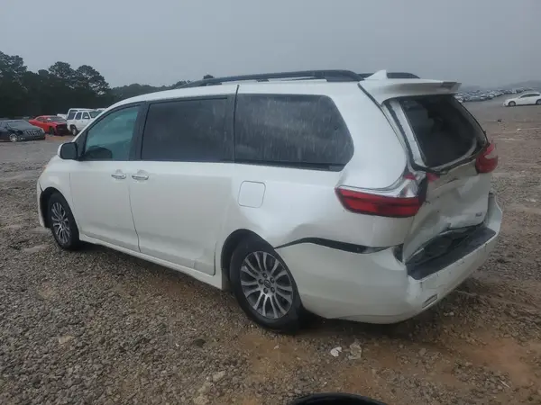 5TDYZ3DC2KS984346 2019 TOYOTA SIENNA - Image 2