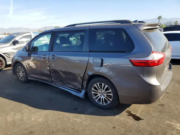 5TDYZ3DC2KS985612 2019 TOYOTA SIENNA - Image 2