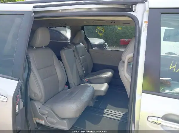 5TDYZ3DC2KS986808 2019 TOYOTA SIENNA - Image 8