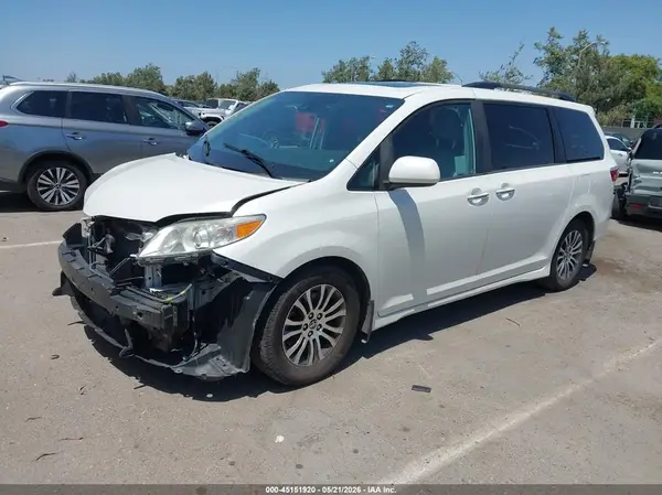 5TDYZ3DC2KS987182 2019 TOYOTA SIENNA - Image 2
