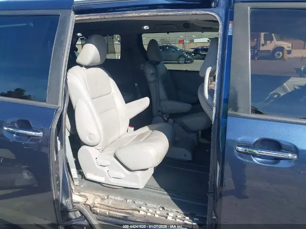 5TDYZ3DC2KS992978 2019 TOYOTA SIENNA - Image 8