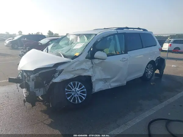 5TDYZ3DC2KS993712 2019 TOYOTA SIENNA - Image 2