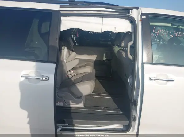 5TDYZ3DC2KS993712 2019 TOYOTA SIENNA - Image 8