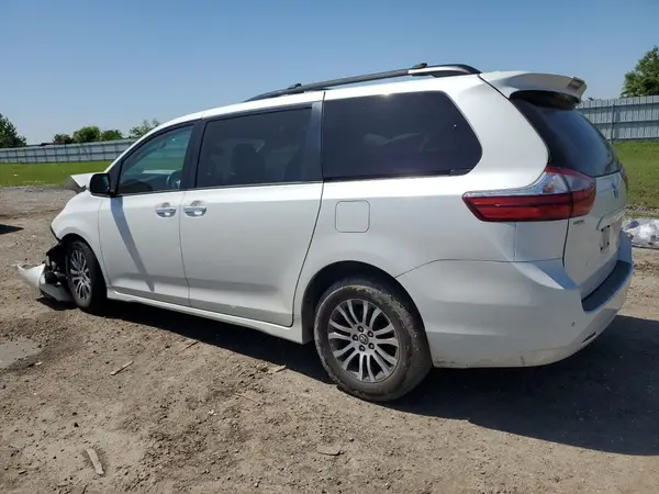 5TDYZ3DC2KS994570 2019 TOYOTA SIENNA - Image 2
