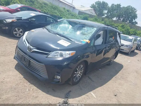 5TDYZ3DC2KS994889 2019 TOYOTA SIENNA - Image 2