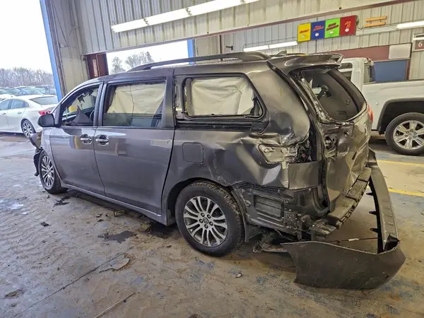 5TDYZ3DC2LS022064 2020 TOYOTA SIENNA - Image 2