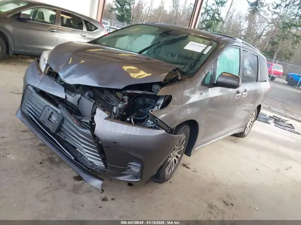 5TDYZ3DC2LS033887 2020 TOYOTA SIENNA - Image 2