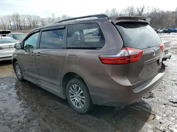 5TDYZ3DC2LS045473 2020 TOYOTA SIENNA - Image 2
