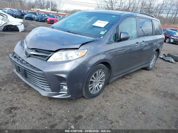 5TDYZ3DC2LS048521 2020 TOYOTA SIENNA - Image 2