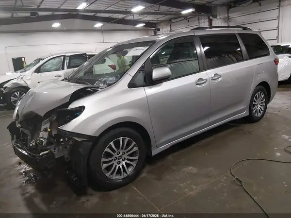 5TDYZ3DC2LS053735 2020 TOYOTA SIENNA - Image 2