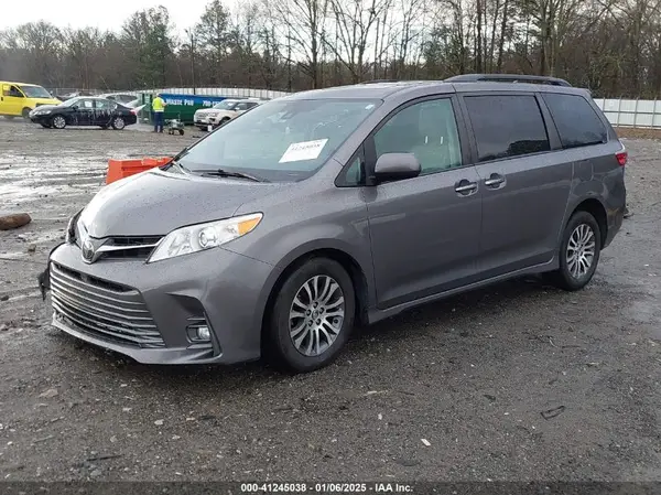 5TDYZ3DC2LS055047 2020 TOYOTA SIENNA - Image 2