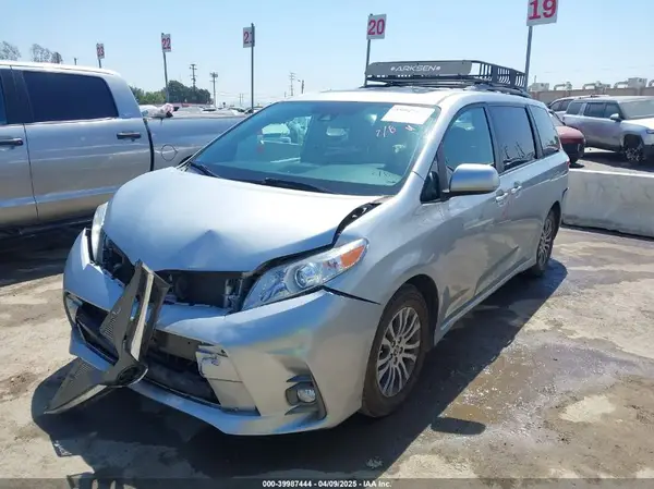 5TDYZ3DC2LS060071 2020 TOYOTA SIENNA - Image 2