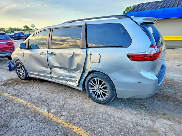 5TDYZ3DC2LS075007 2020 TOYOTA SIENNA - Image 2